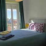 Charming Flat With 2 Bedrooms On Lisbon's 7th Hill شقة *