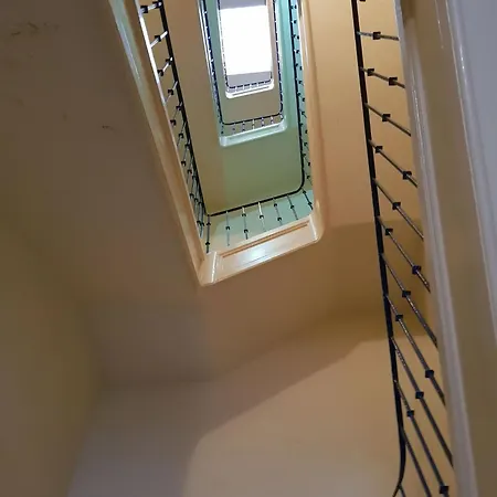 Charming Flat With 2 Bedrooms On Lisbon's 7th Hill *