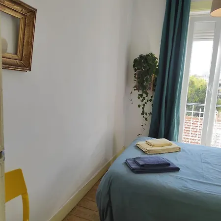 Апартаменти Charming Flat With 2 Bedrooms On Lisbon's 7th Hill Лісабон