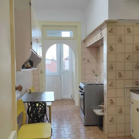 Charming Flat With 2 Bedrooms On Lisbon's 7th Hill Lägenhet Lisboa