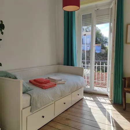 Charming Flat With 2 Bedrooms On Lisbon's 7th Hill Лісабон