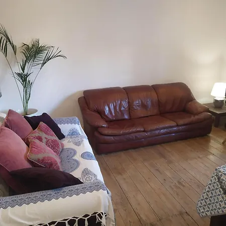 Charming Flat With 2 Bedrooms On Lisbon's 7th Hill *