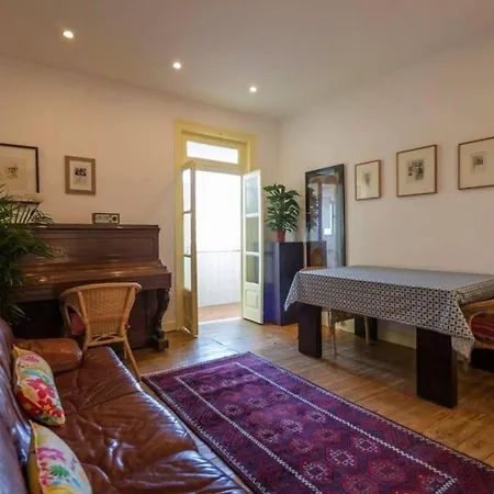 Charming Flat With 2 Bedrooms On Lisbon's 7th Hill