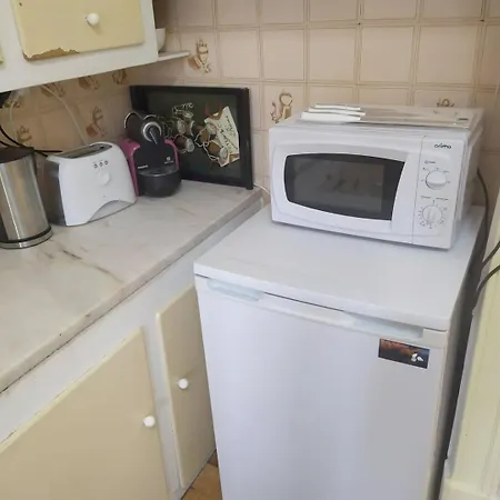 Charming Flat With 2 Bedrooms On Lisbon's 7th Hill * Лісабон