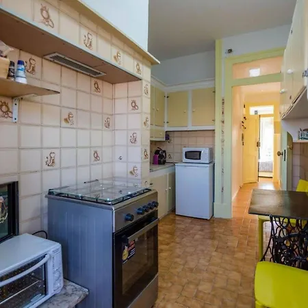Charming Flat With 2 Bedrooms On Lisbon's 7th Hill شقة Lisboa