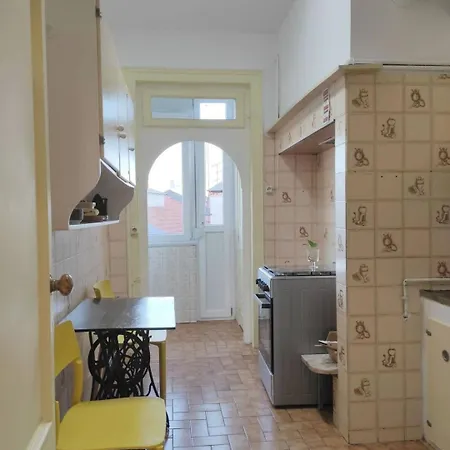 Charming Flat With 2 Bedrooms On Lisbon's 7th Hill