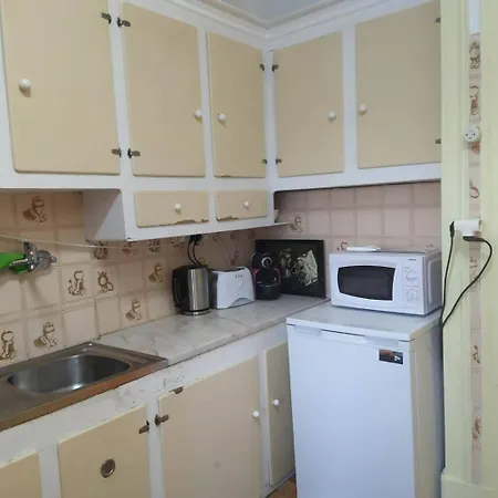 Charming Flat With 2 Bedrooms On Lisbon's 7th Hill