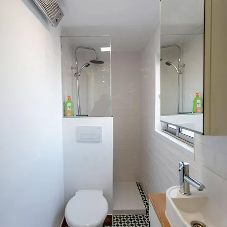 Charming Flat With 2 Bedrooms On Lisbon's 7th Hill * Lizbona