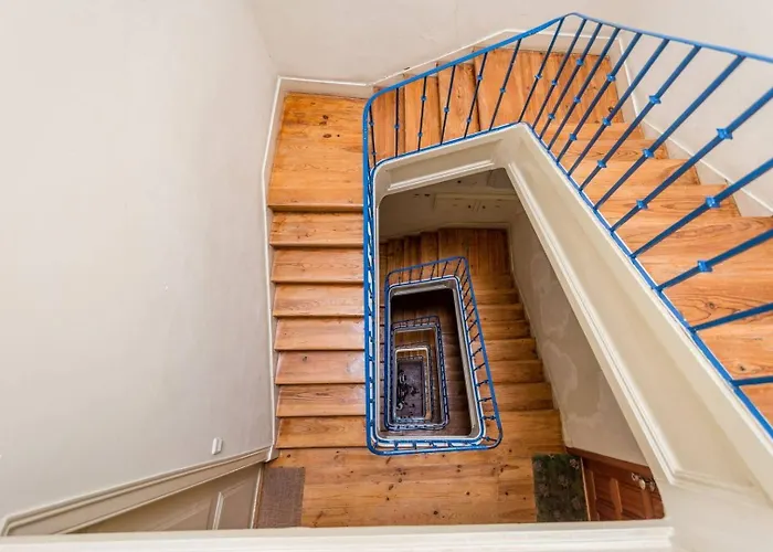 Charming Flat With 2 Bedrooms On Lisbon's 7th Hill Lisbon