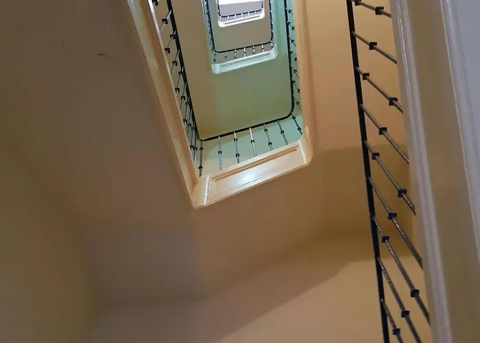 Charming Flat With 2 Bedrooms On Lisbon's 7th Hill *