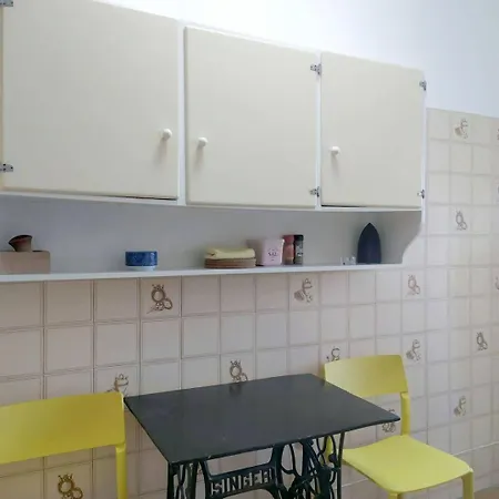 Charming Flat With 2 Bedrooms On Lisbon's 7th Hill *