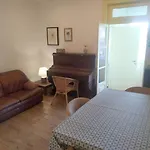 Charming Flat With 2 Bedrooms On Lisbon's 7th Hill Apartament *