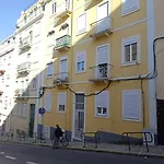 Charming Flat With 2 Bedrooms On Lisbon's 7th Hill Apartament *
