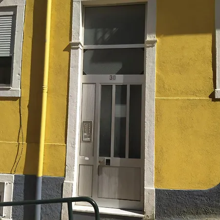 Charming Flat With 2 Bedrooms On Lisbon's 7th Hill * Лиссабон