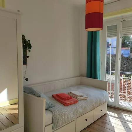 Charming Flat With 2 Bedrooms On Lisbon's 7th Hill