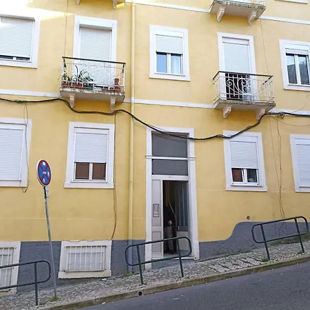 Charming Flat With 2 Bedrooms On Lisbon's 7th Hill * Лиссабон